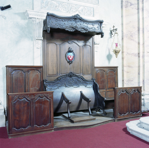 Vue d'ensemble, de volume. ;  ensemble fauteuil de célébrant