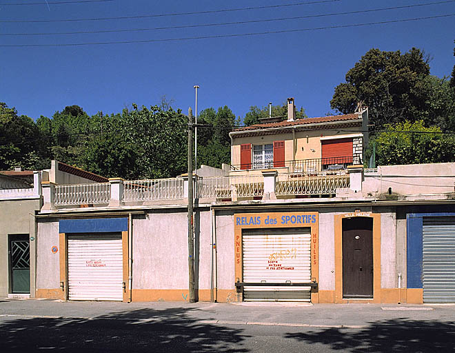 Fig. 58 - Maison dite Villa Hélène, 140 plage de l'Estaque (parcelle L 166), construite en 1928 pour René Leclerc, propriétaire de la Palestine. Vue générale prise depuis la rue en contrebas.