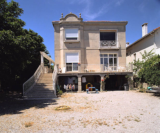 Vue générale de l'élévation postérieure.