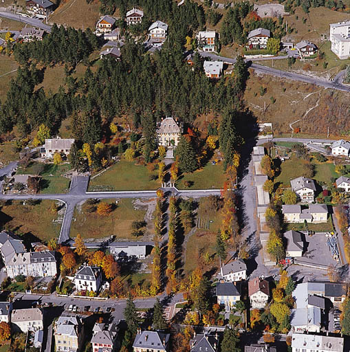 Vue aérienne prise du sud.
