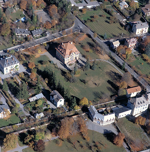 Vue aérienne prise du sud-ouest.