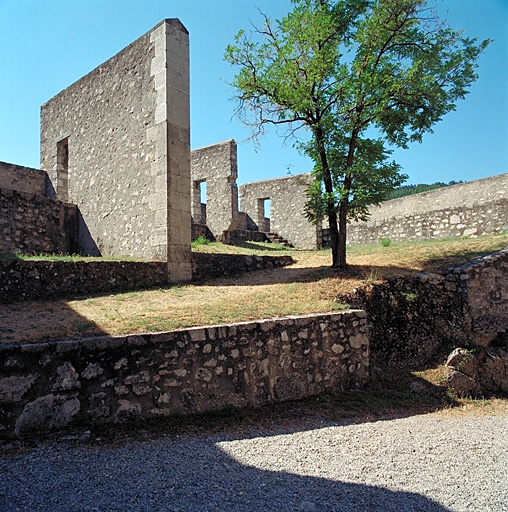 Les trois traverses-mur 1860 du bastion 11.