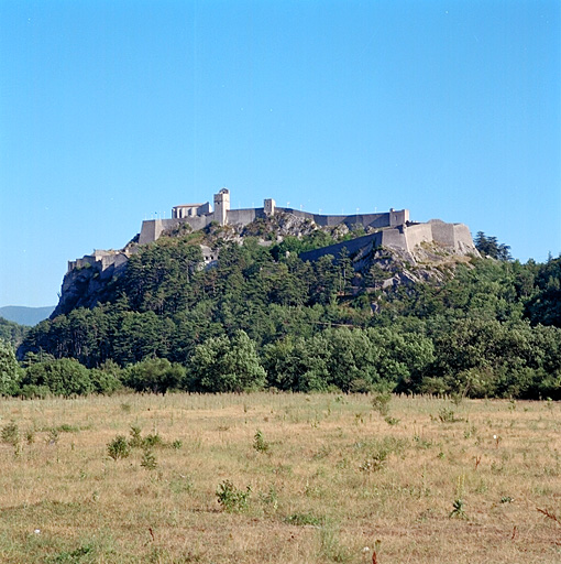 Vue générale nord- courtine 14, tour 18, saillant 20, à gauche, bastion 7.
