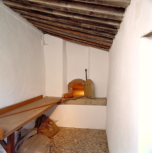 Bâtiment i : vue intérieure de la boulangerie.