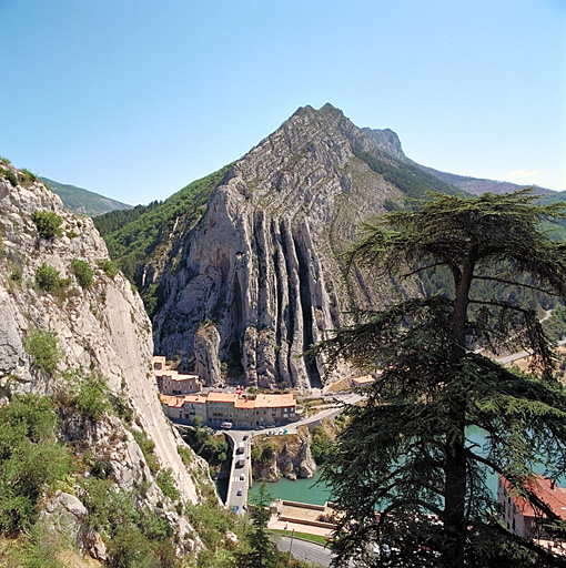 Vue du pont de la Beaume de la Cluse et de la Durance depuis la citadelle.