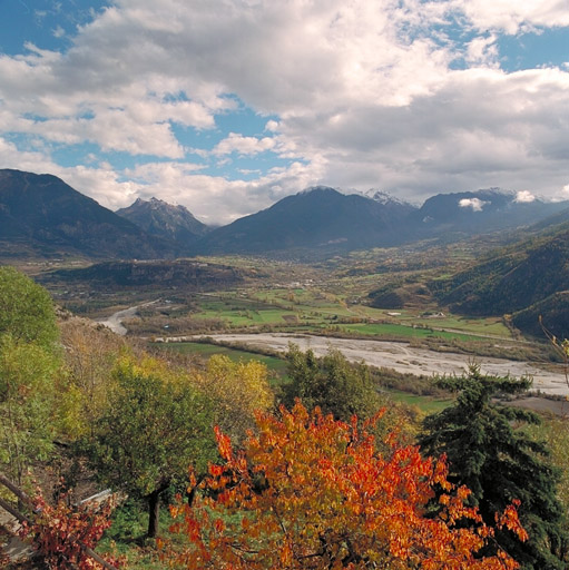La vallée de la Durance : vue depuis les côteaux de Réotier en direction de Mont-Dauphin.