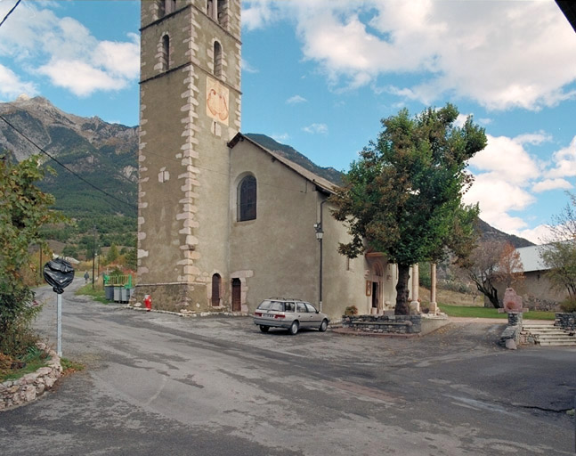 Vue générale avec le clocher.