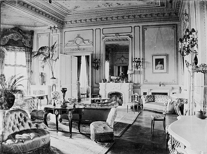 [Château Thorenc dans son état d'origine. Le salon.], vers 1900.