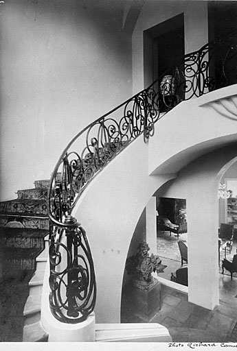 [Château Thorenc après ultimes transformations. L'escalier.], vers 1932.