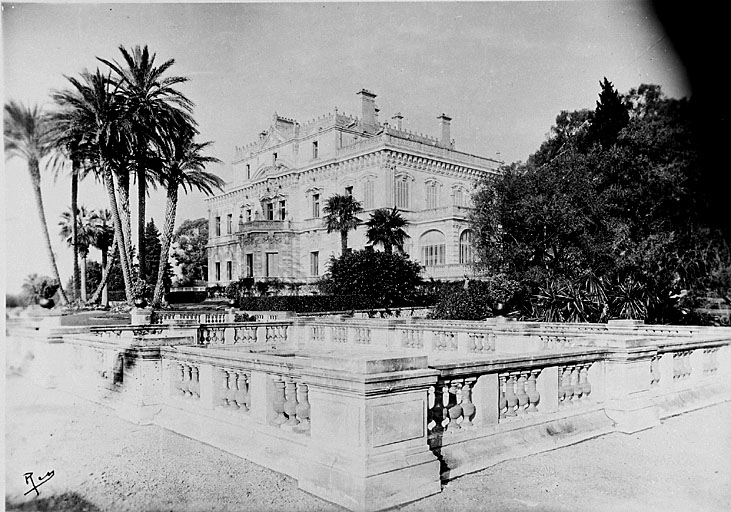 Le château dans son état d'origine. Vue de volume prise du sud-est.