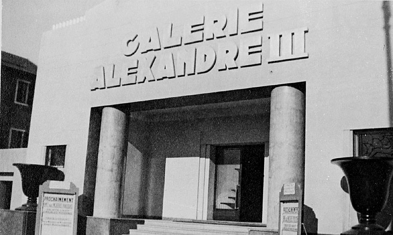 [Galerie Alexandre III. Façade antérieure sud. Etat d'origine.] Vers 1930.