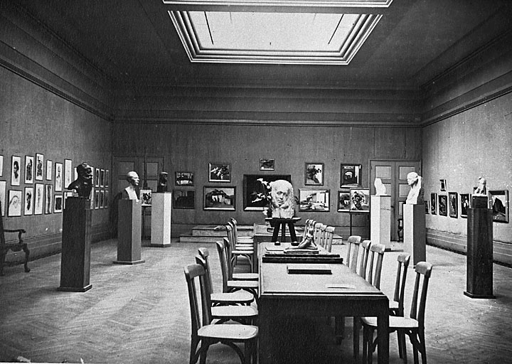 [Galerie Alexandre III. Intérieur. Vue d'ensemble de l'état d'origine.] Vers 1930