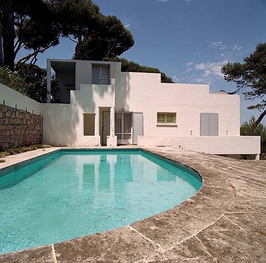 Villa Tanah Merah, architecte Barry Dierks, 1935.  Caractère moderne.