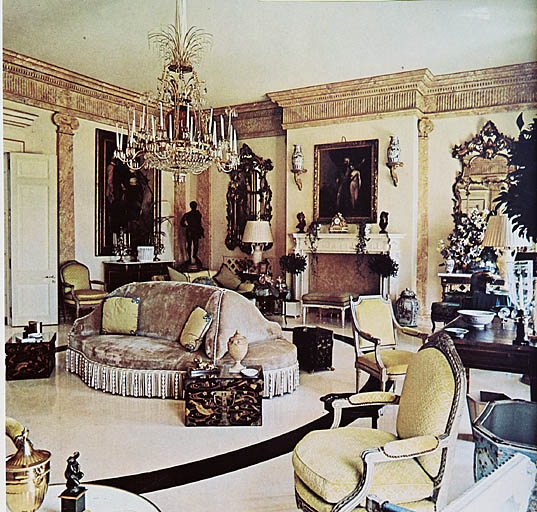 [Château de la Croix des Gardes après rénovation. Le grand salon.], 1972.