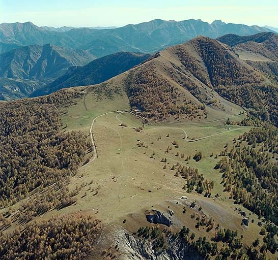 Vue aérienne du secteur de Baisse de Peyrefique prise de l'ouest : ouvrages 263 bis, 264, 265.