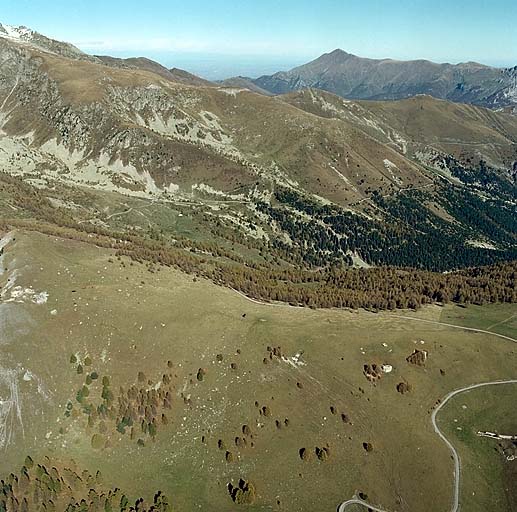 Baisse de Peyrefique. Vue aérienne prise du sud-ouest des ouvrages 263 bis, 264 et 266.
