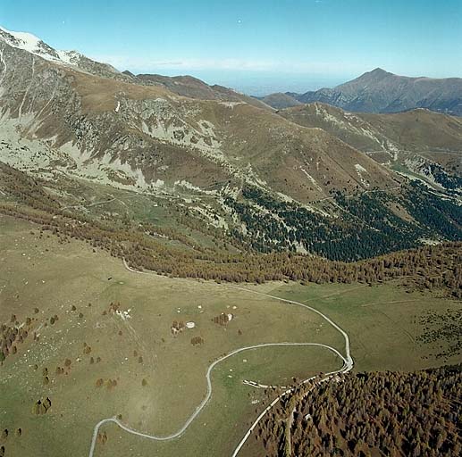 Baisse de Peyrefique. Vue aérienne prise du sud des ouvrages 263 bis, 264 et 266.