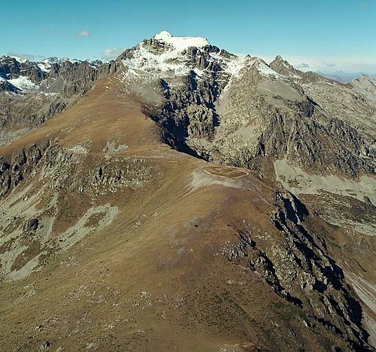 Vue aérienne de situation prise du sud-est.