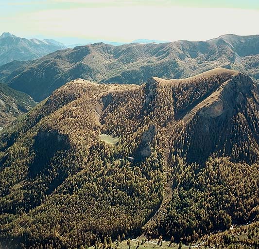 Vue aérienne prise du nord de la caserne de Gias de la Gasta.