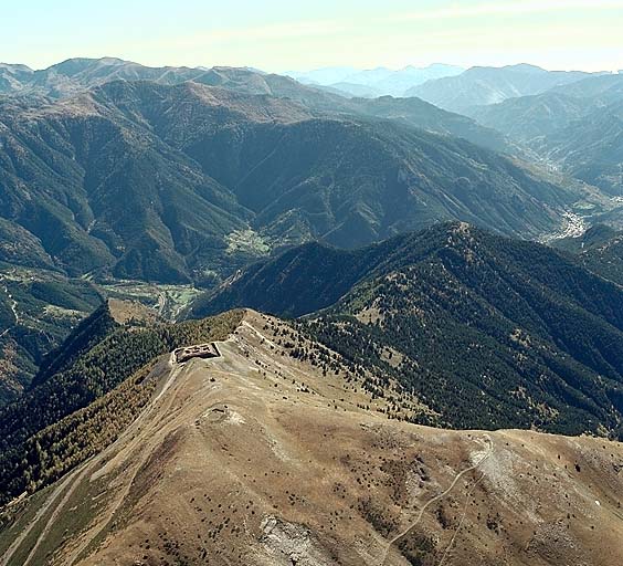 Vue aérienne de situation prise du sud.