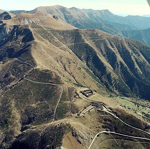 Vue aérienne prise du nord-ouest.