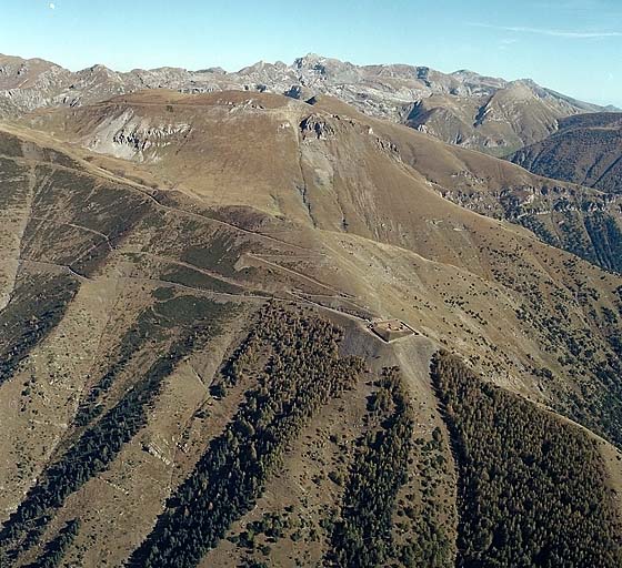 Vue aérienne prise du sud-ouest.