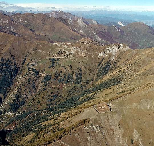 Vue aérienne prise du sud-est.