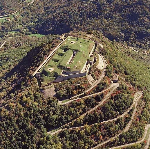 Vue aérienne prise du sud-ouest.