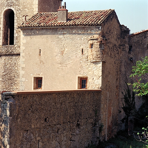Porte 15. Détail nord est de la porte et de son échauguette. ; Porte 15. Détail nord est de la porte et de son échauguette.