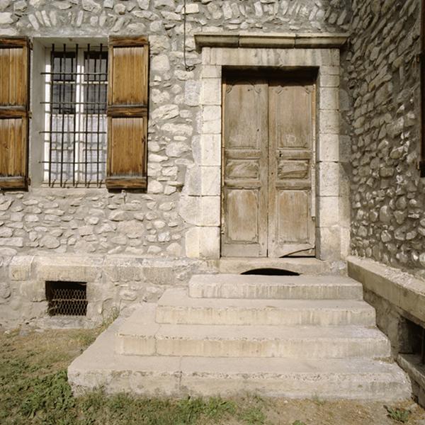 Elévation sud, sur la première cour : la porte d'entrée du logis.