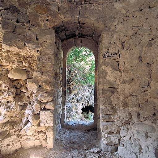 Tour ronde, détail de la porte vue de l'intérieur.