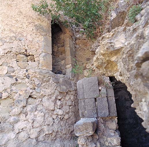 Tour ronde, détail de la porte vue de l'extérieur.