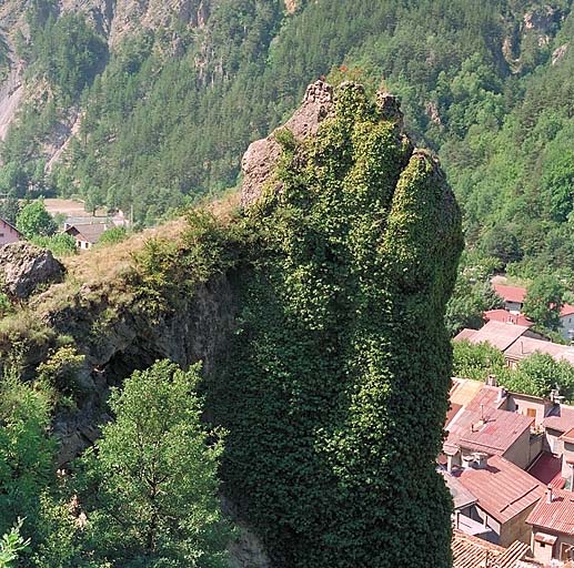 Tourelle de l'arête nord-ouest, vue rapprochée au nord.