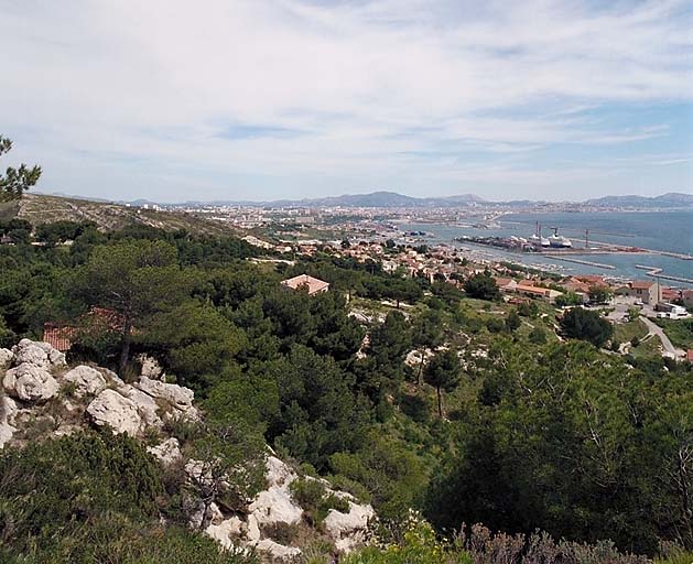 Panorama sur la baie de Marseille, avec l'Estaque en premier plan, depuis les Piches.