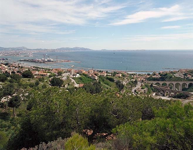 Panorama sur la baie de Marseille, avec l'Estaque en premier plan, depuis les Piches.