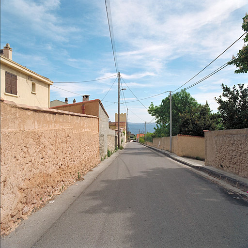 Paysage urbain : perspective vers la mer prise depuis la montée Pichou