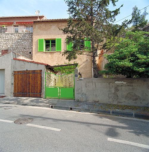 Fig. 05 - Maison du lotissement Rabezzana extension, 144 chemin du Marinier (parcelle R 127) construite en 1958, augmentée en 1966 pour un maçon. Vue générale.
