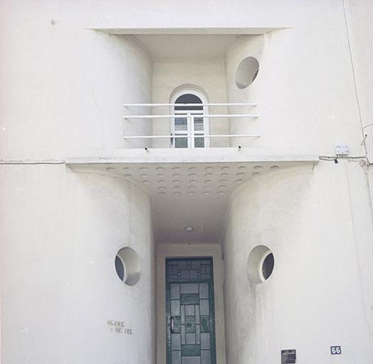 Elévation antérieure. Entrée.