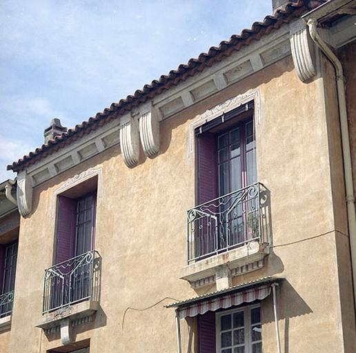 Elévation sud. Détail du décor des parties hautes.