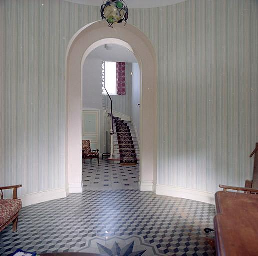 Vestibule et cage d'escalier.