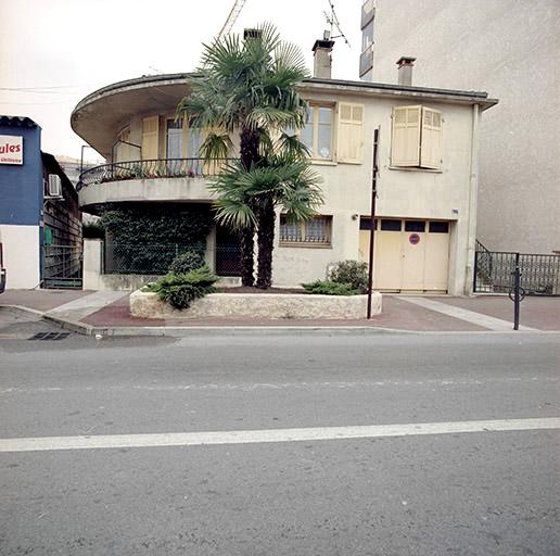 Façade sur rue.