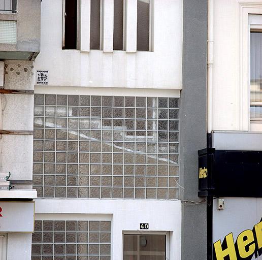 Façade antérieure. Détail de la travée de la cage d'escalier.