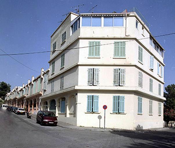 Immeuble dit Le Régina. Vue d'ensemble prise de l'ouest.