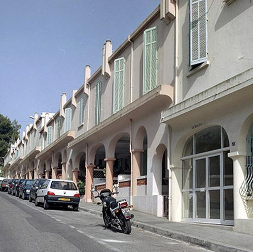 Elévation sur rue de l'immeuble à logements.