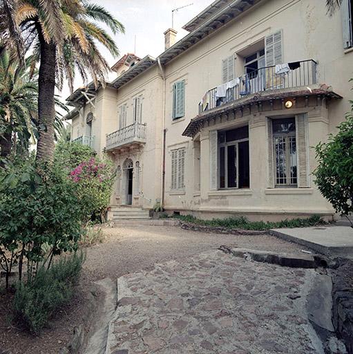 Façade sud, sur jardin.