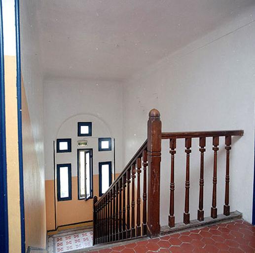 Cage d'escalier prise du premier palier.