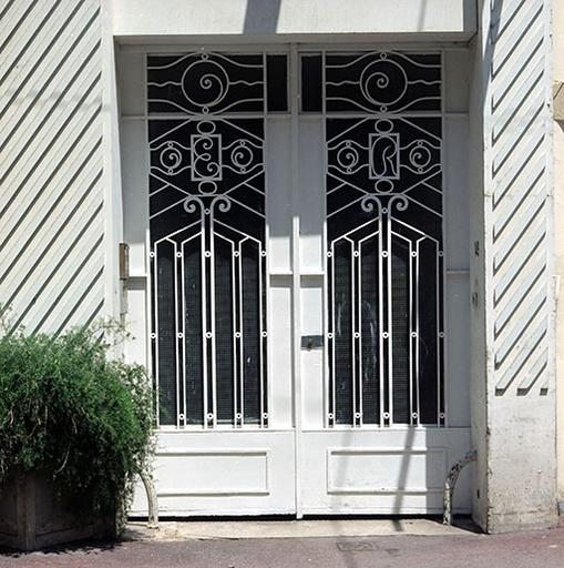 Porte d'entrée.