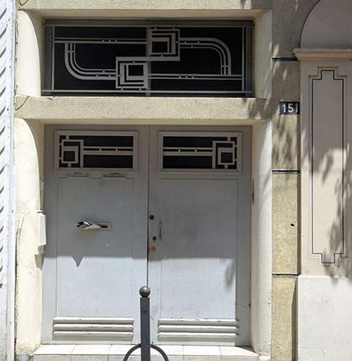 Porte d'entrée.