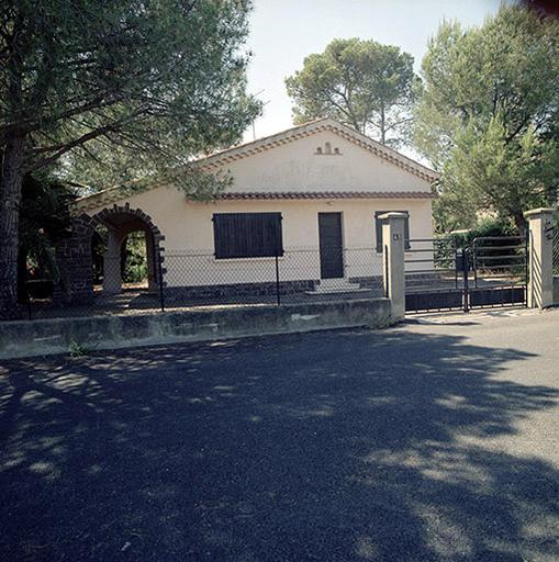 Vue d'ensemble prise de l'est.