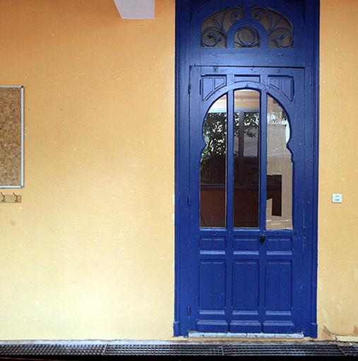 Rez-de-chaussée. Porte d'entrée nord de la villa.